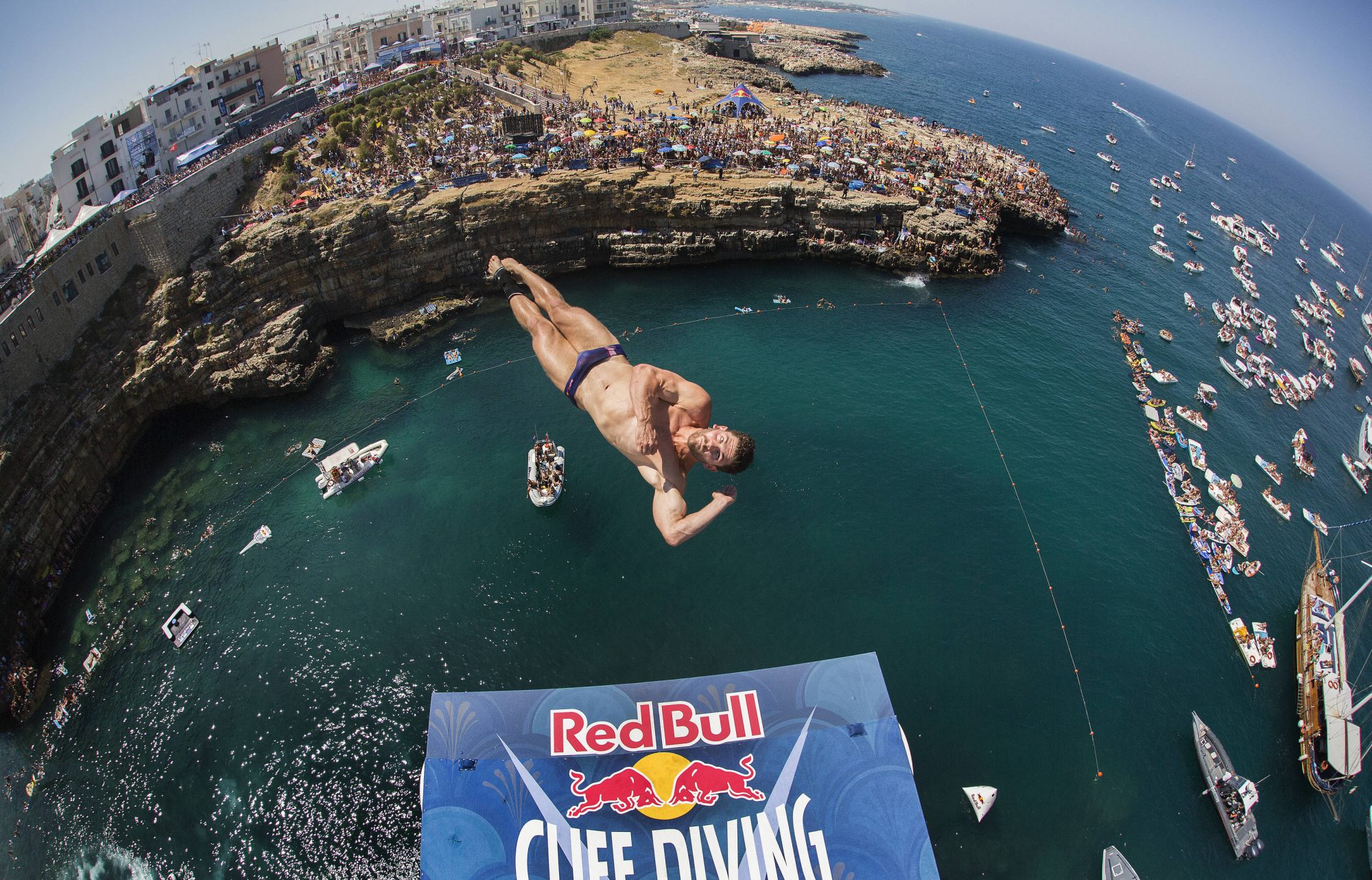 50,000 Fans Witness First Ever Wildcard Win in Men’s Cliff Diving World